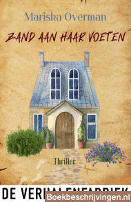 Zand aan haar voeten