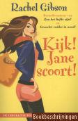 Kijk! Jane scoort!