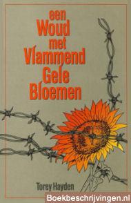 Een woud met vlammend gele bloemen 